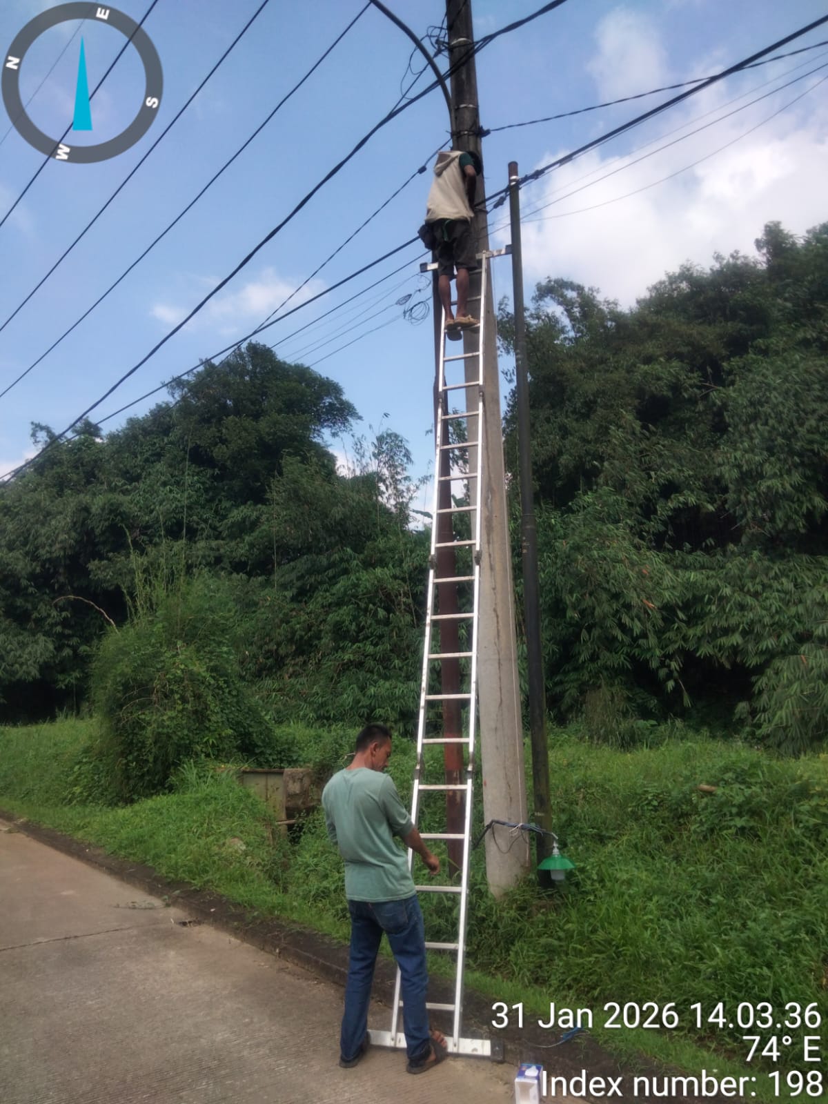 KEGIATAN PEMASANGAN LAMPU PENERANGAN JALAN UMUM (PJU)