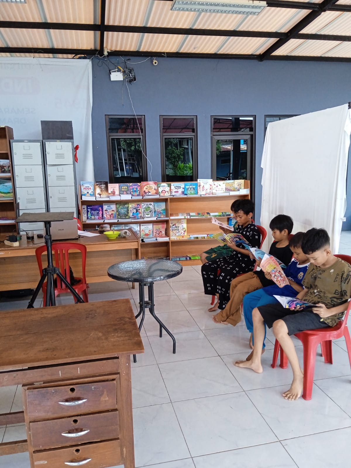 PENGEMBANGAN BUDAYA LITERASI ANAK DI DRAMAGA CANTIK RESIDENCE (DCR)