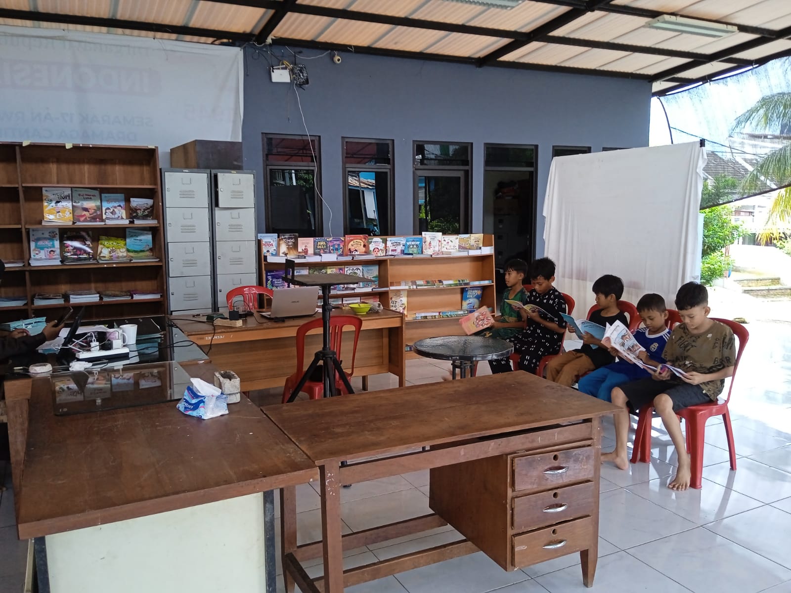 PENGEMBANGAN BUDAYA LITERASI ANAK DI DRAMAGA CANTIK RESIDENCE (DCR)