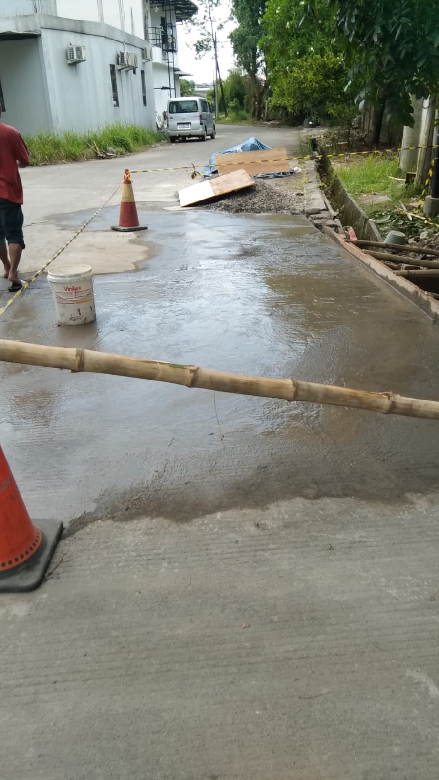 PERBAIKAN JALAN DAN SELOKAN BLOK G MENUJU F